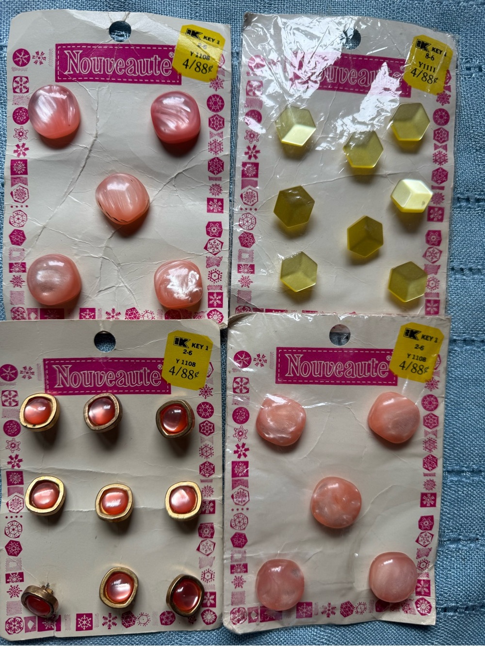 Collection of vintage "Nouveaute" sewing button cards